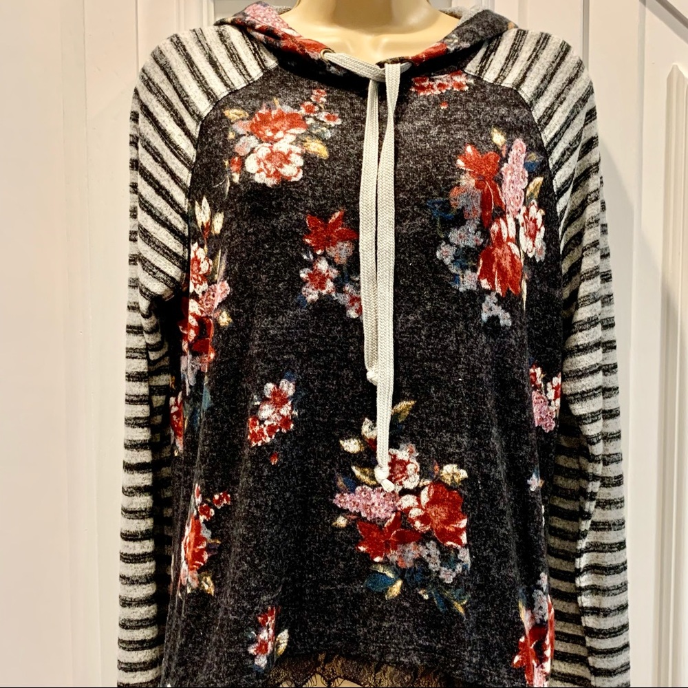Jolt‎ Floral & Striped Hooded Sweater M
